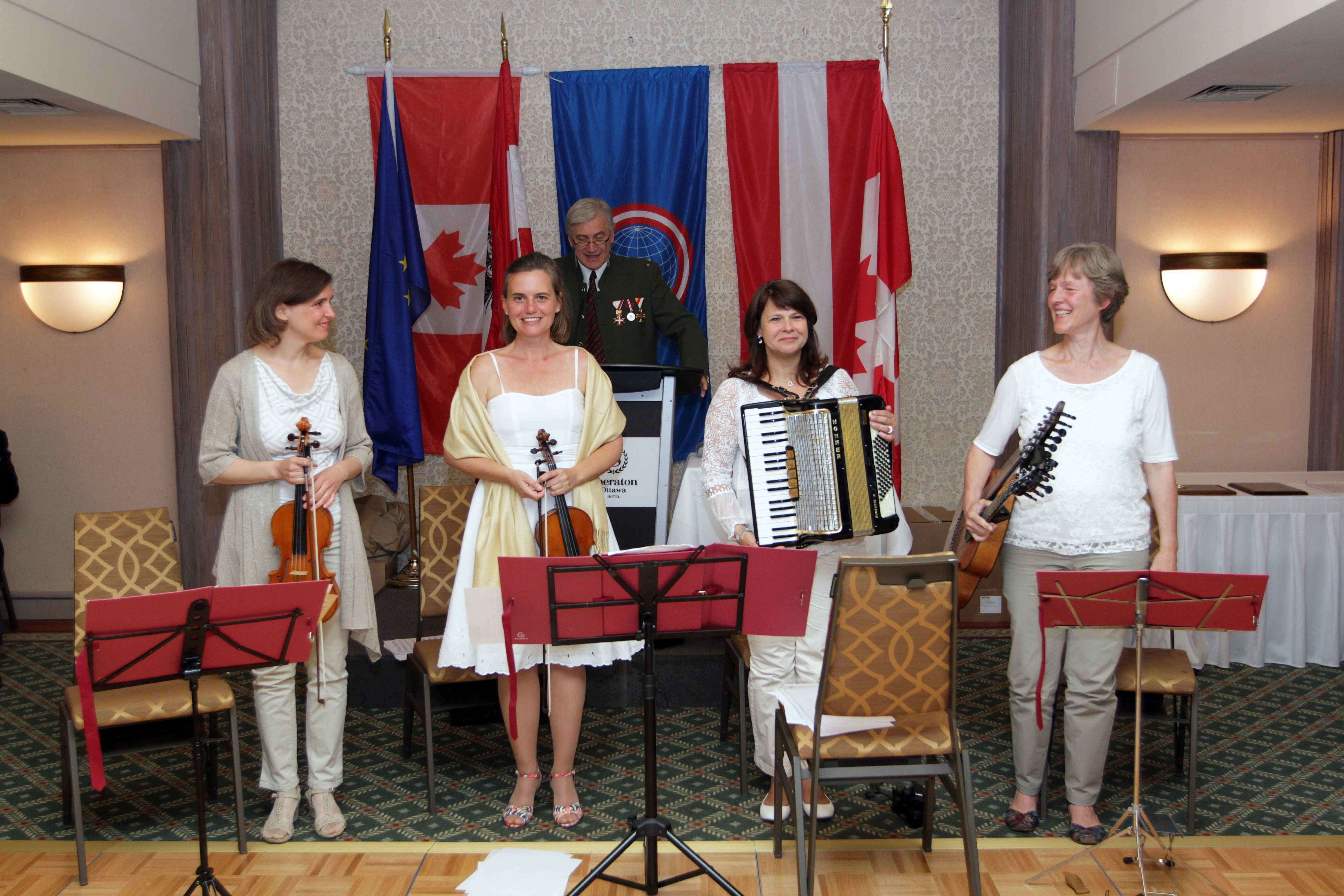 The Wiener Frauen Schrammeln (Viennese Women’s Schrammel Quartet) The Wiener Frauen Schrammeln (Viennese Women’s Schrammel Quartet)